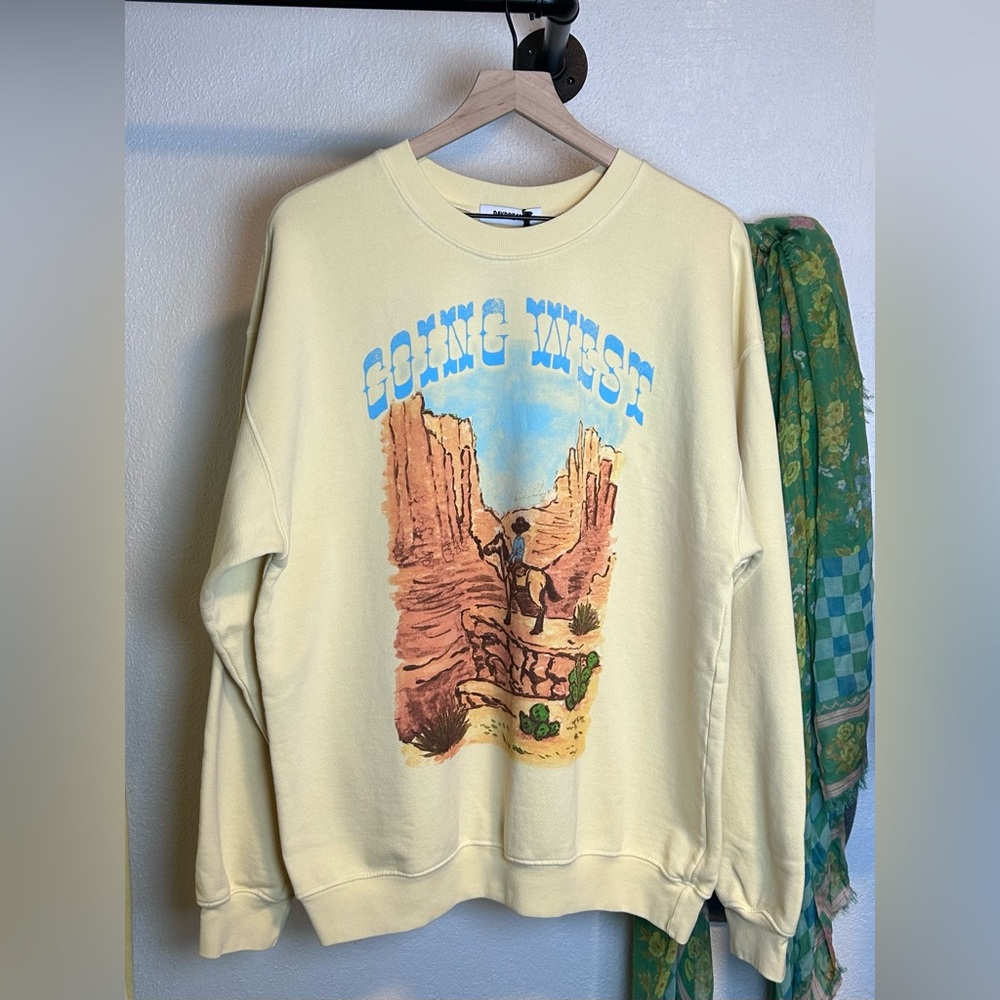 NWT Daydreamer Going Out West Boyfriend Sweatshirt